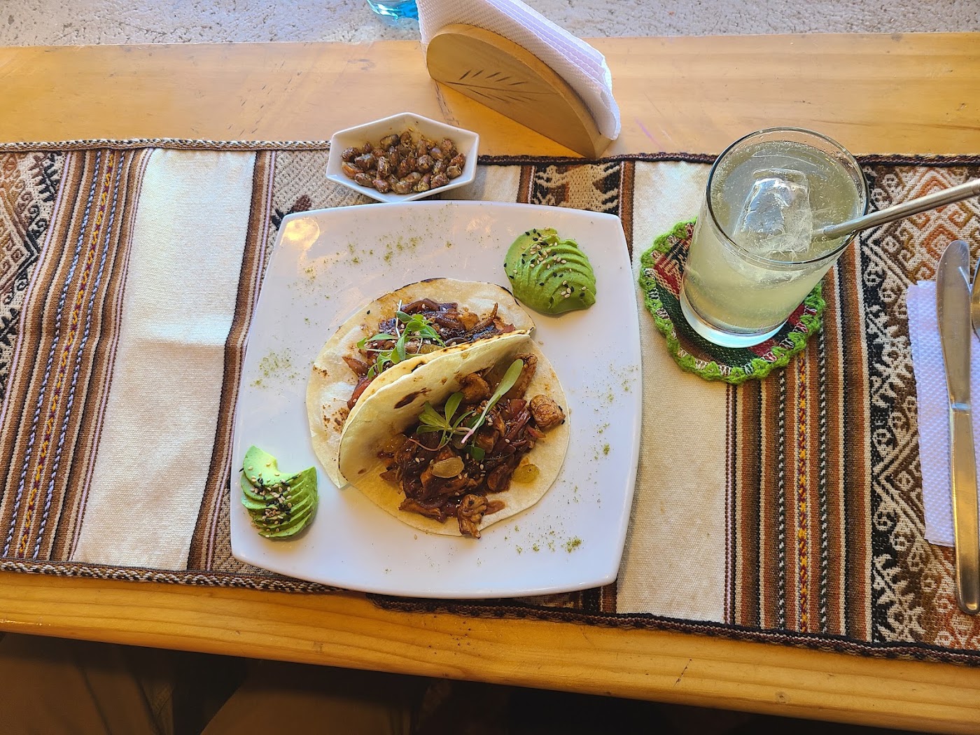 Tacos de lomo saltado con palta